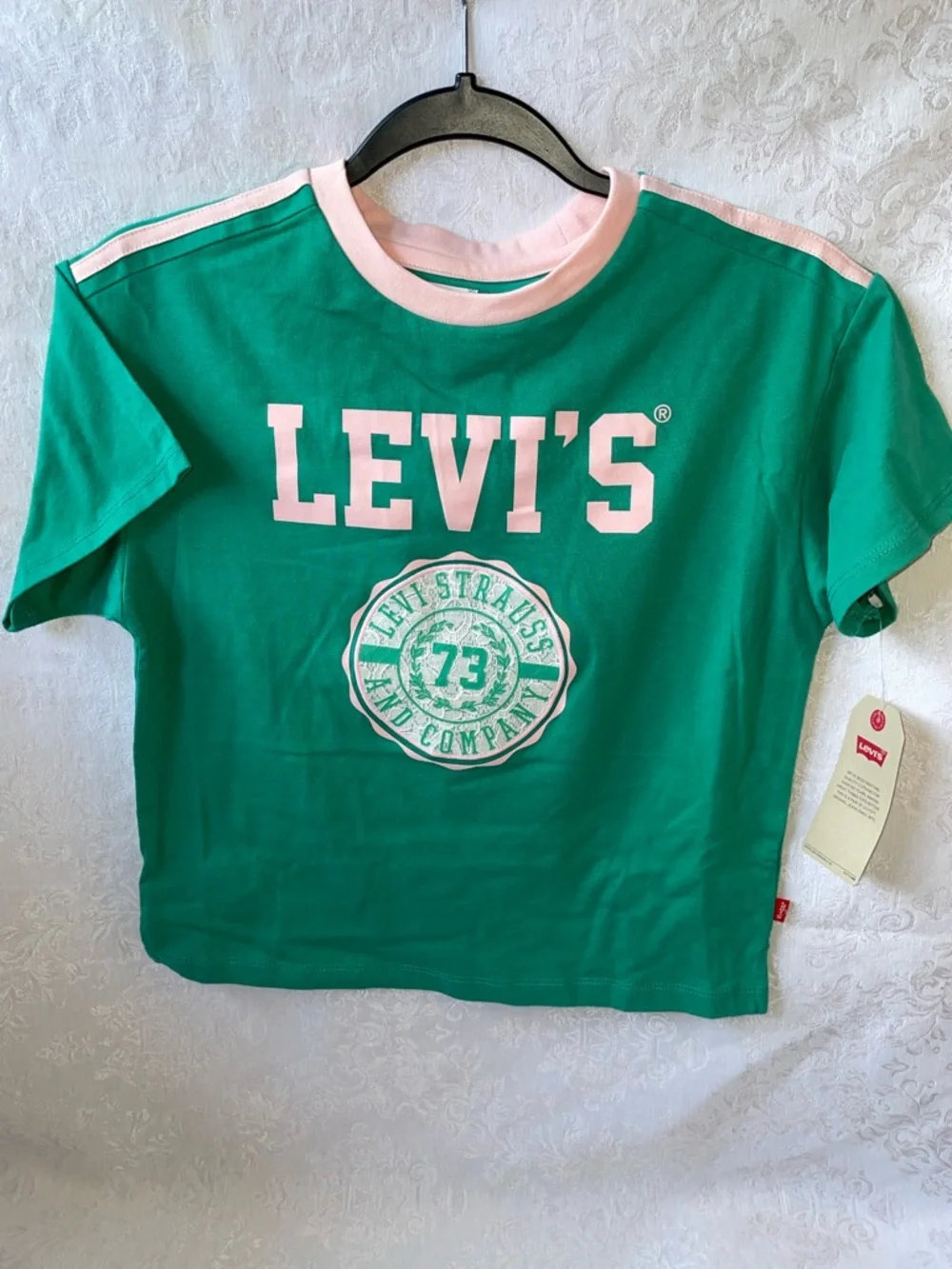 NWT Women’s Levi's Green Tee with Pink Logo & Trim. Size XS. - Picture 1 of 6